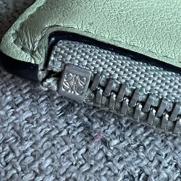 Loewe Puzzle Leather Zip Card Pouch - Picture 10 of 12